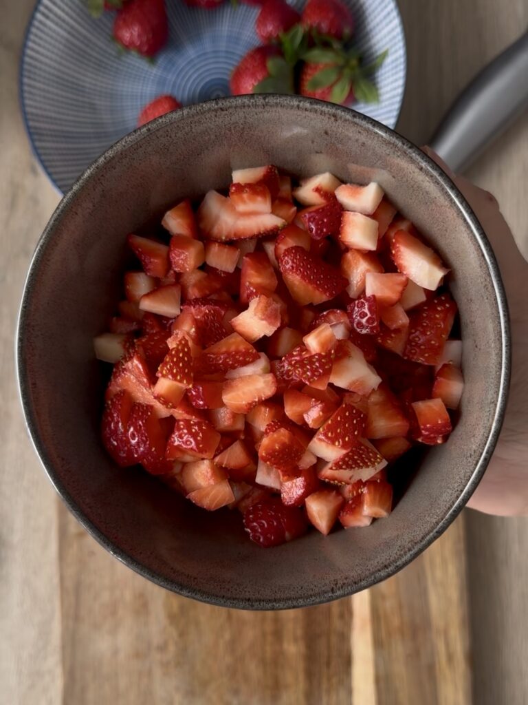 fresas cortadas en un bol