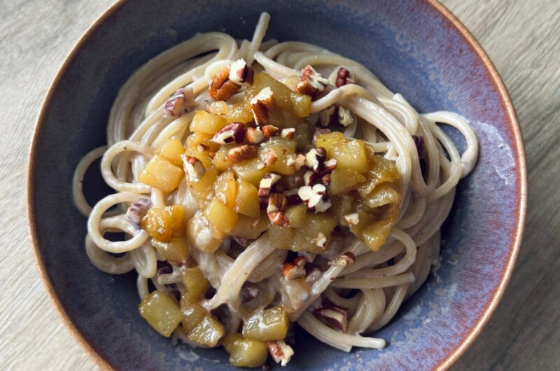 Pasta con Gorgonzola, Pera caramelizada y Nueces