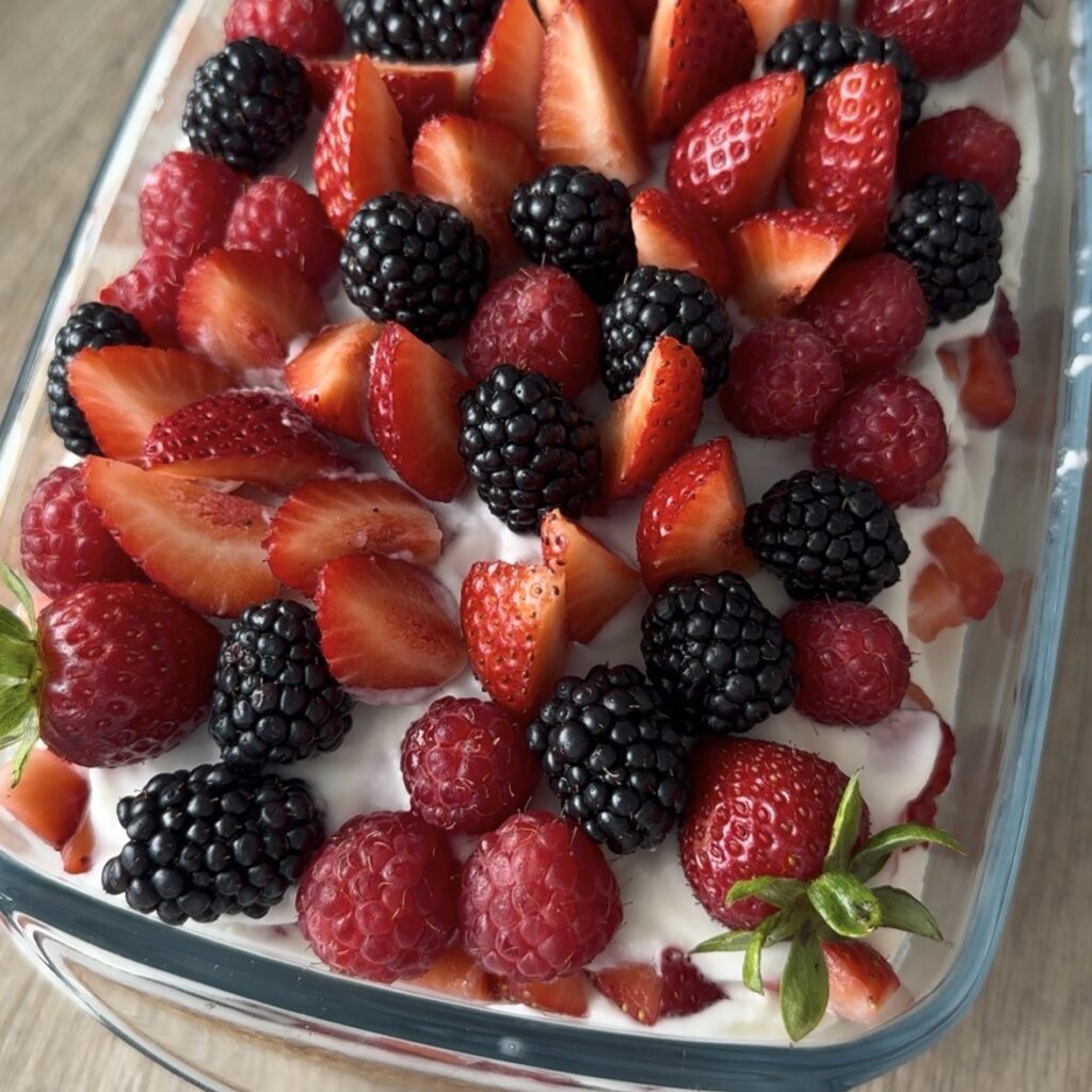 Tarta de fresas con nata