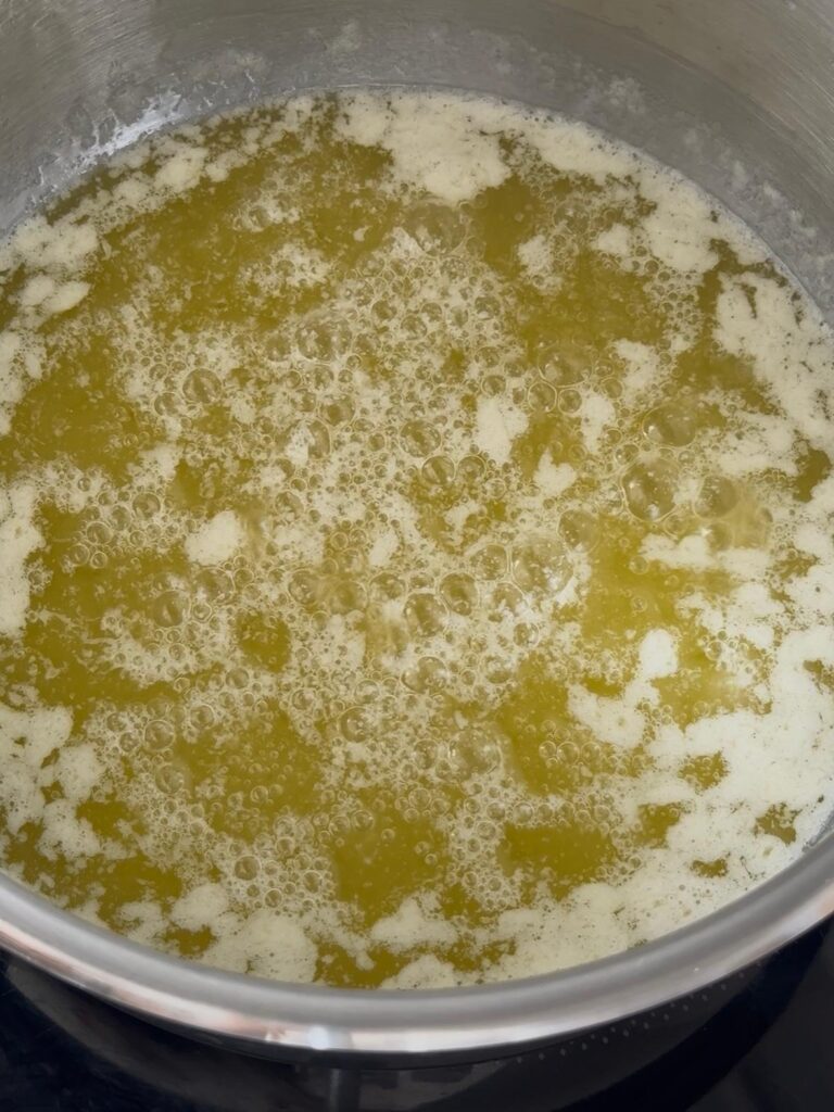 burbujeo mantequilla fundida
